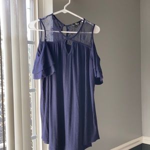 Women’s  peek a boo shoulder shirt